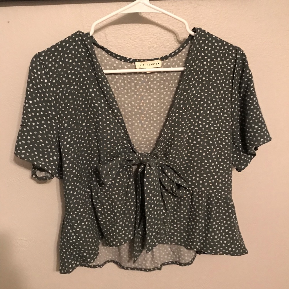Front tie flowy LA Hearts top.